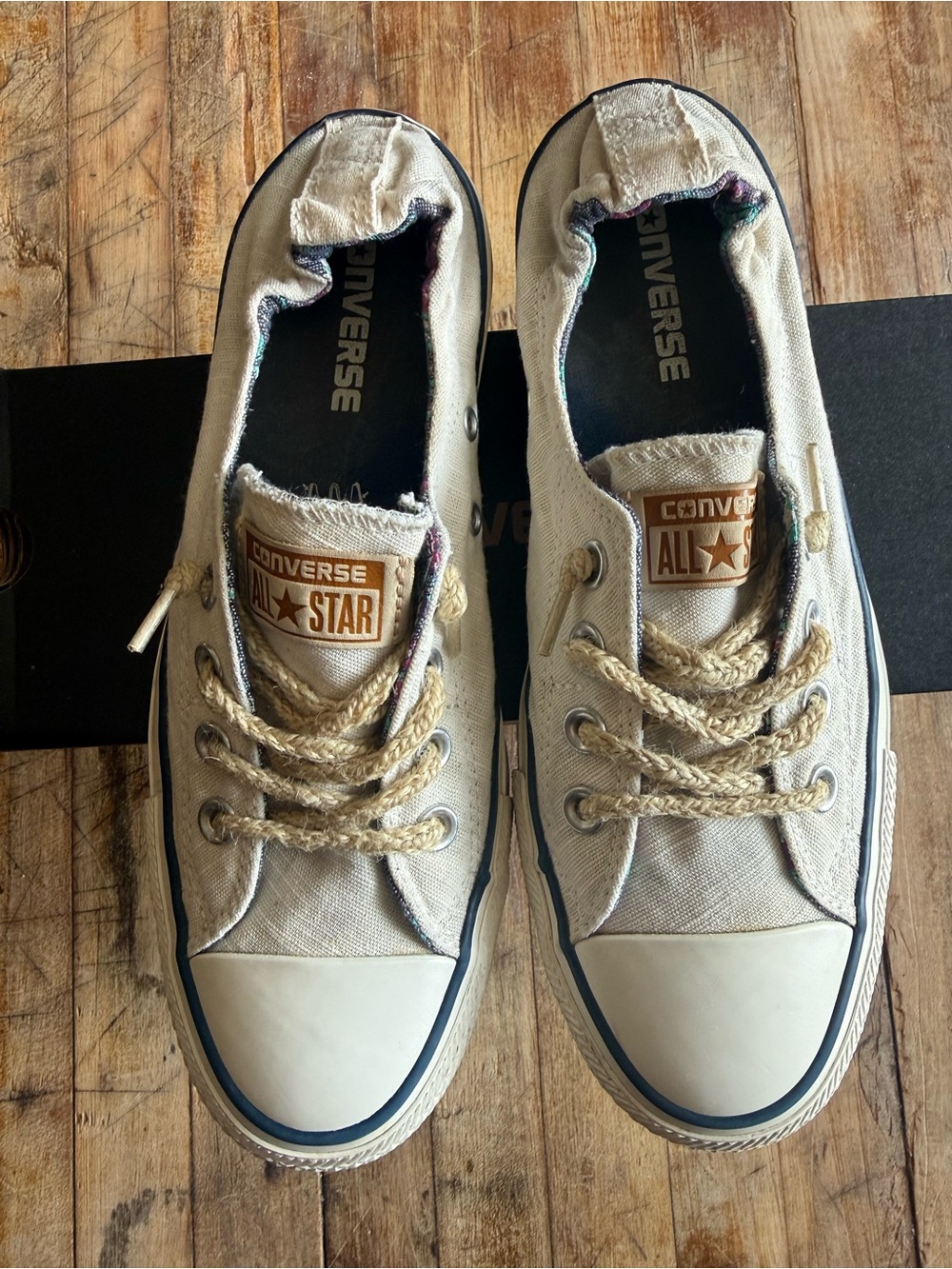 Converse Low Top Ladies Sneakers in Cream with Navy Trim size 8 - Picture 3 of 9